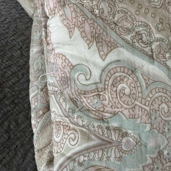 Pottery Barn Aubrey Paisley Full/Queen Quilt With 2 Standard Shams - Picture 9 of 10